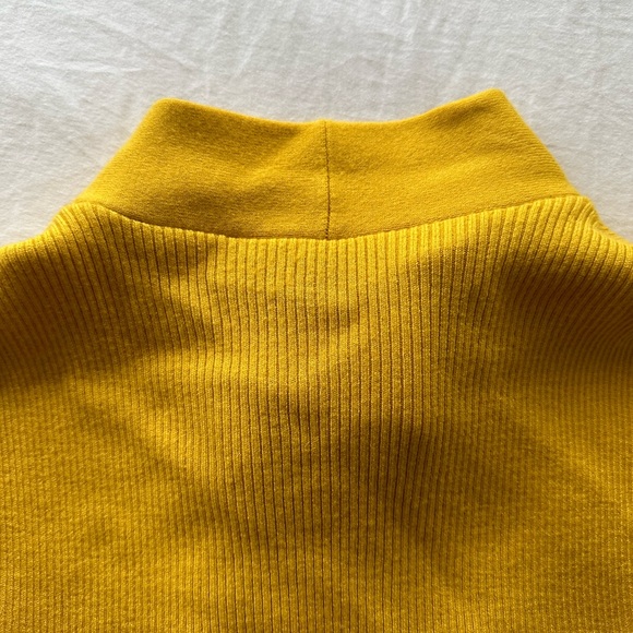 BCBGMAXAZRIA YELLOW TOP - Picture 8 of 8